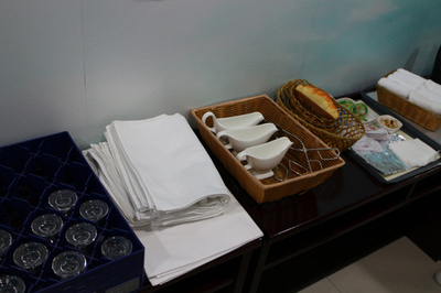 守规矩、重落实——八部新聘乘务长岗位练兵餐饮服务纪实